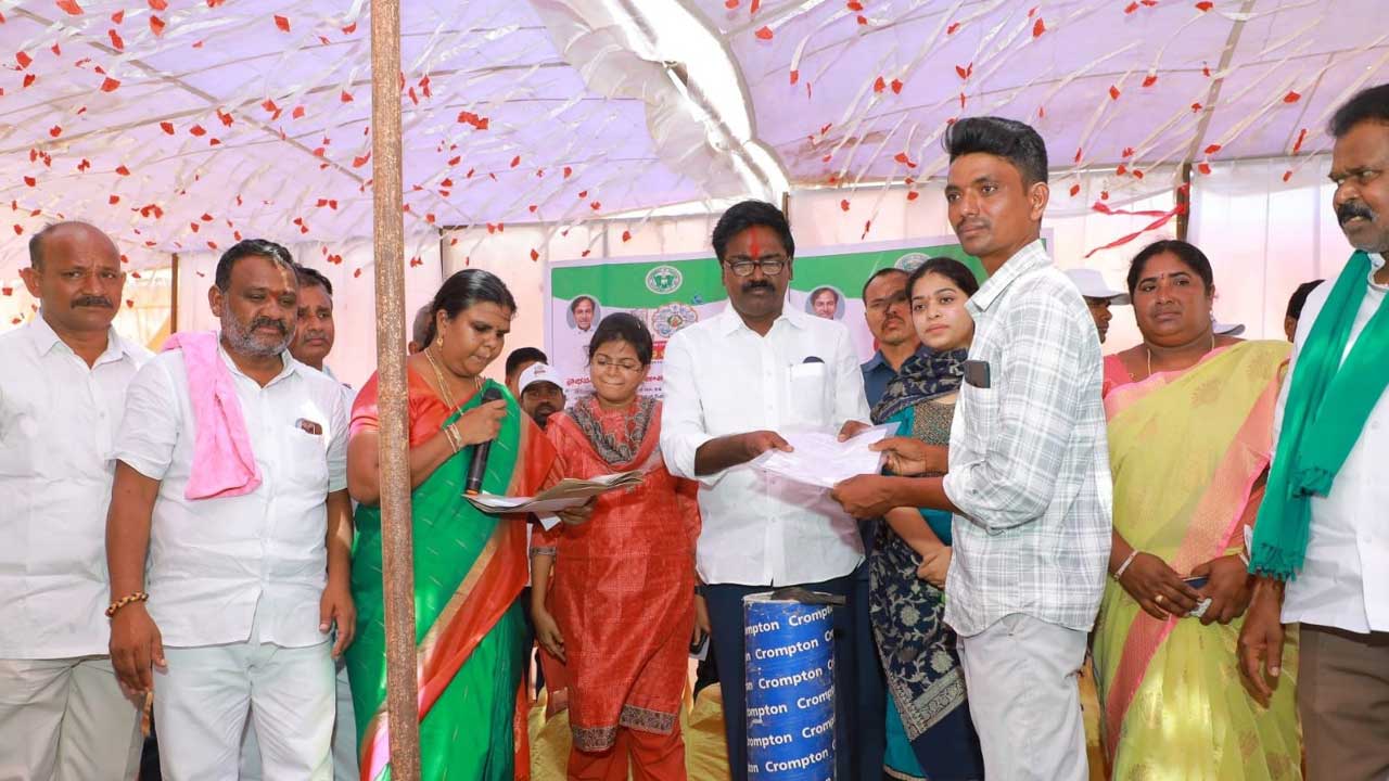 కేసీఆర్‌ సర్కారులోనే గిరిజనులకు గౌరవం