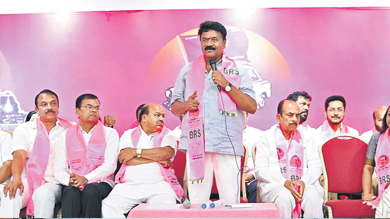 అంబేద్కర్‌ విగ్రహం నుంచి స్మారక చిహ్నం వరకు 20వేల మందితో భారీ ర్యాలీ