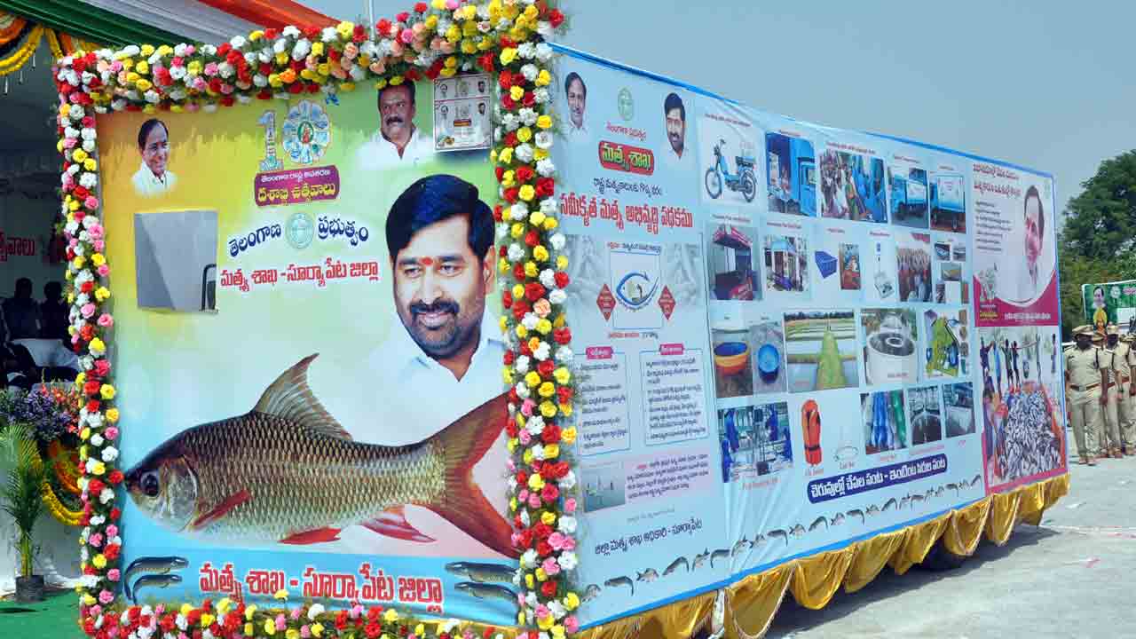 ఆకట్టుకున్న శకటాలు, స్టాల్స్