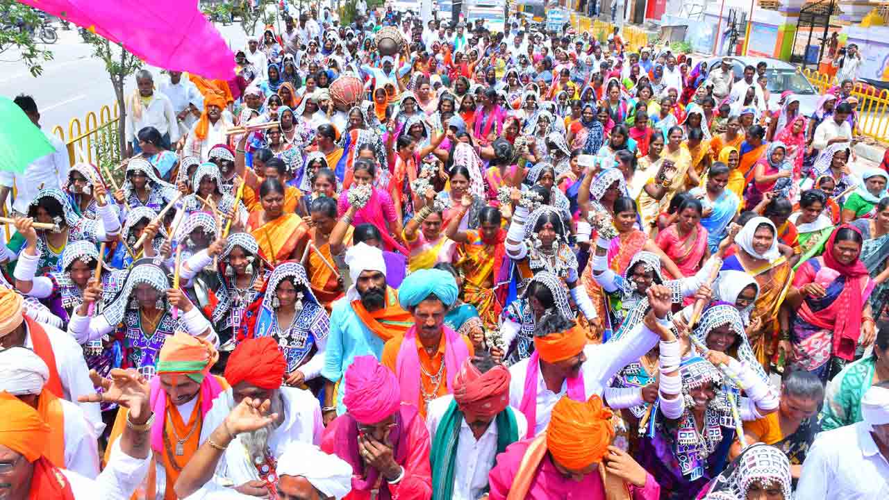 గిరిజనోత్సాహం