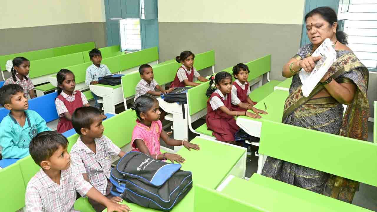 చదువులో పట్టు సాధించేలా పఠనోత్సవం