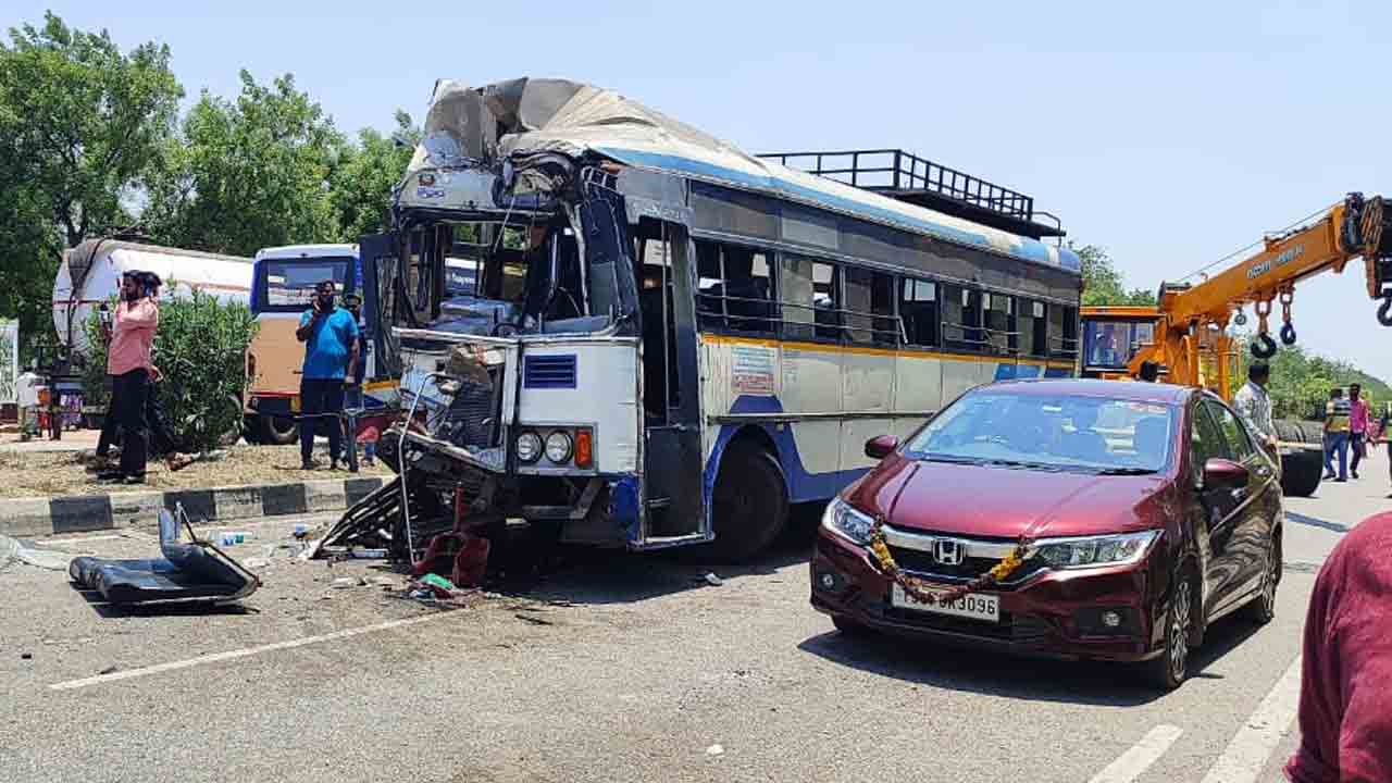 Accident | వాటర్‌ ట్యాంకర్‌ను ఢీకొన్న ఆర్టీసీ బస్‌.. 25 మంది ప్రయాణికులకు గాయాలు