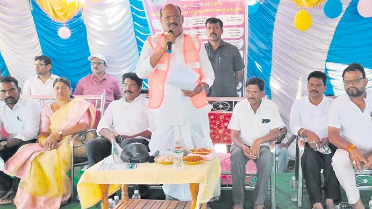 అభివృద్ధి పట్టని బీజేపీ, కాంగ్రెస్‌