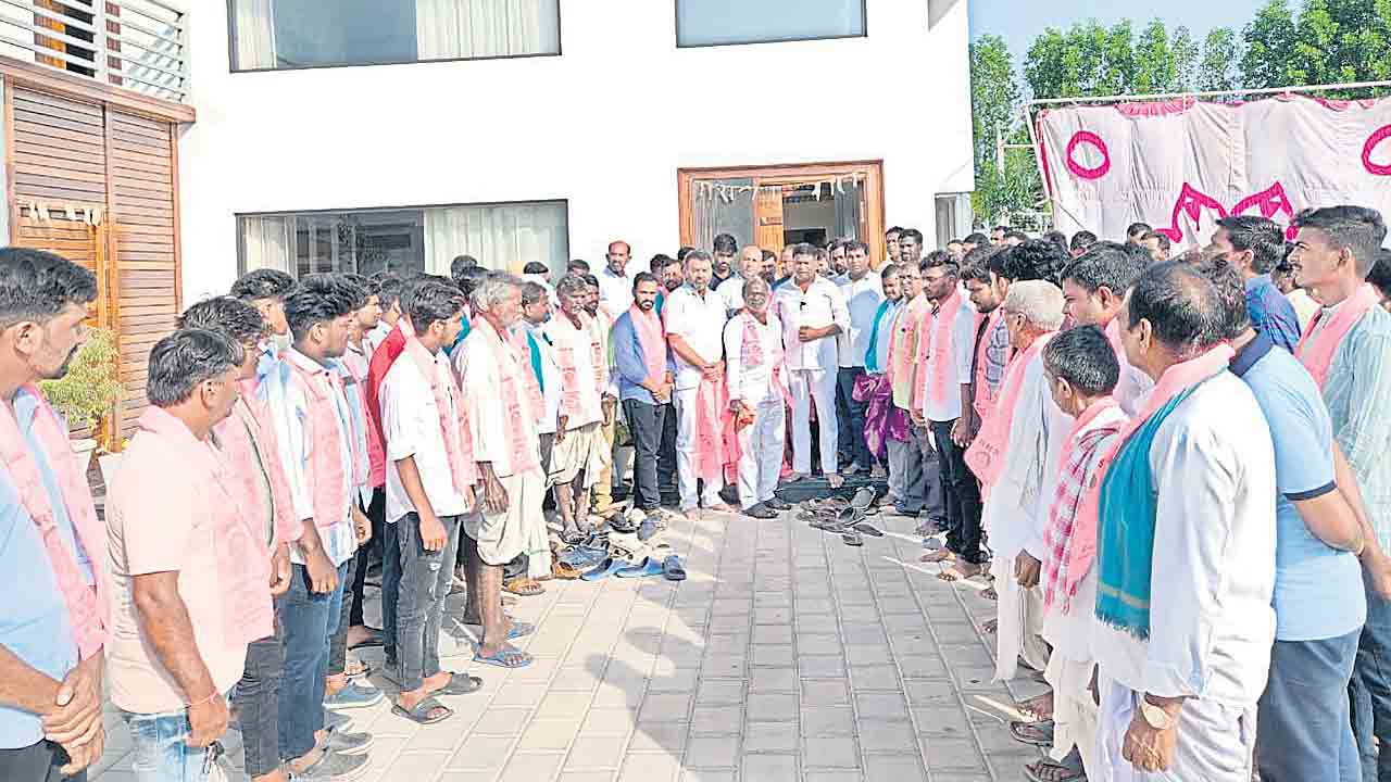 చేరికల జోరు