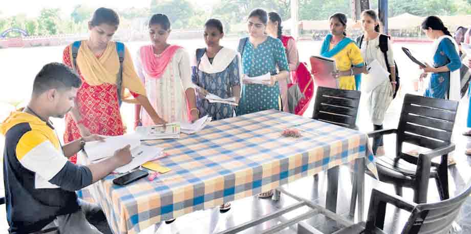 కొనసాగుతున్న సర్టిఫికెట్ల వెరిఫికేషన్‌