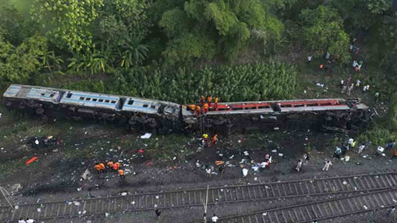 Odisha Rail Tragedy | టికెట్ లేకున్నా ప‌రిహారం.. ఒడిశా రైలు ప్ర‌మాదంపై రైల్వేశాఖ‌