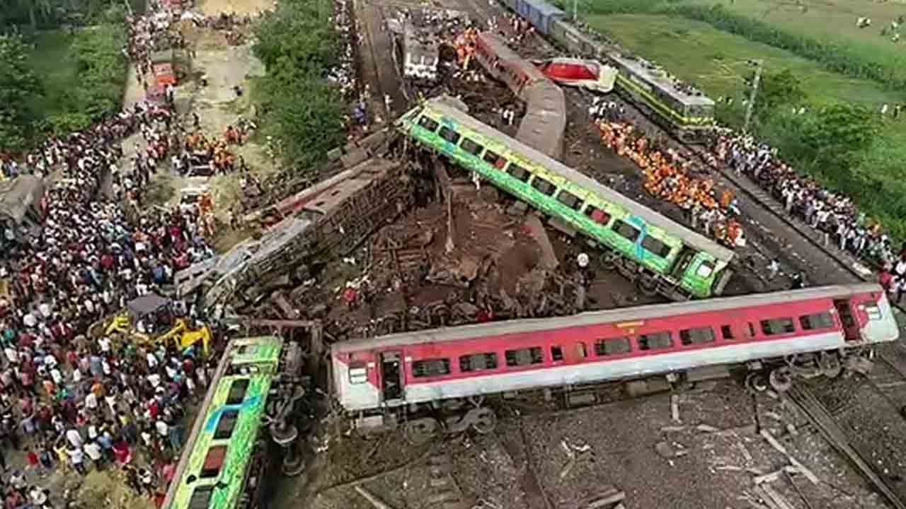 Odisha Train Accident | పరిహారం కొట్టేసేందుకు కొత్త తరహా మోసం.. చనిపోయింది మా వాళ్లే అంటూ డ్రామాలు