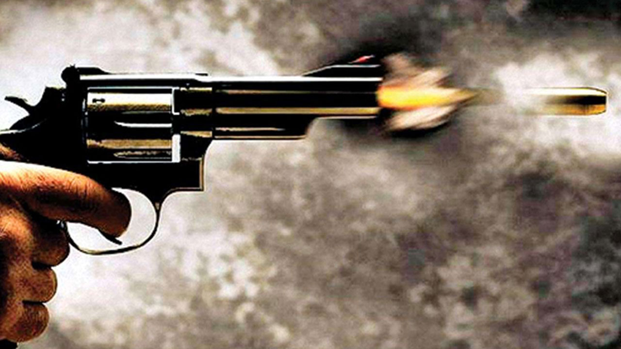 Old city | పాతబస్తీ మీర్‌చౌక్‌లో అర్ధరాత్రి కాల్పుల కలకలం