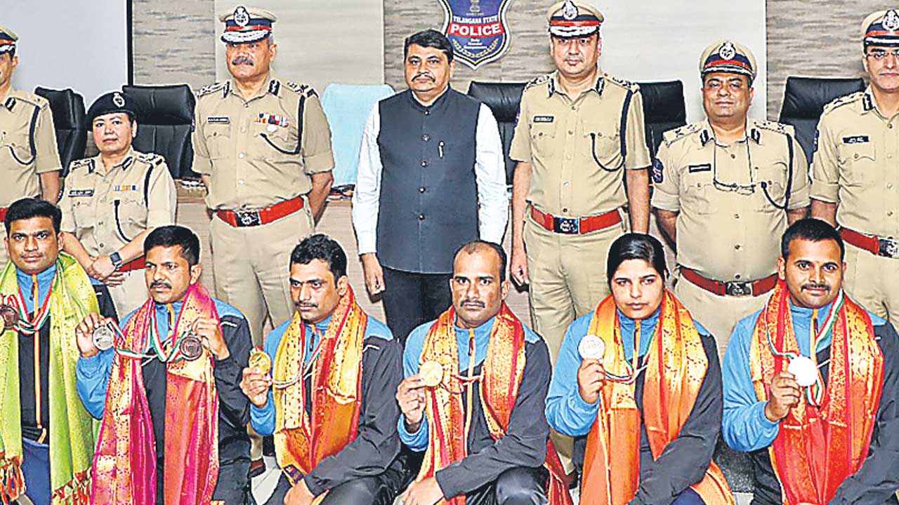 పోలీస్‌ టీమ్‌ పతకాల పంట