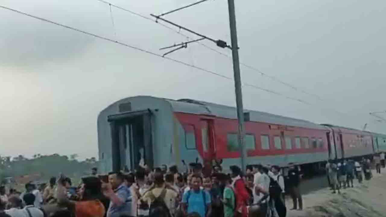 Lohit Express Accident | గువాహటి- జమ్ముతావి లోహిత్ ఎక్స్ ప్రెస్ 16 గంటలు లేట్.. కారణమేమిటో తెలుసా?!