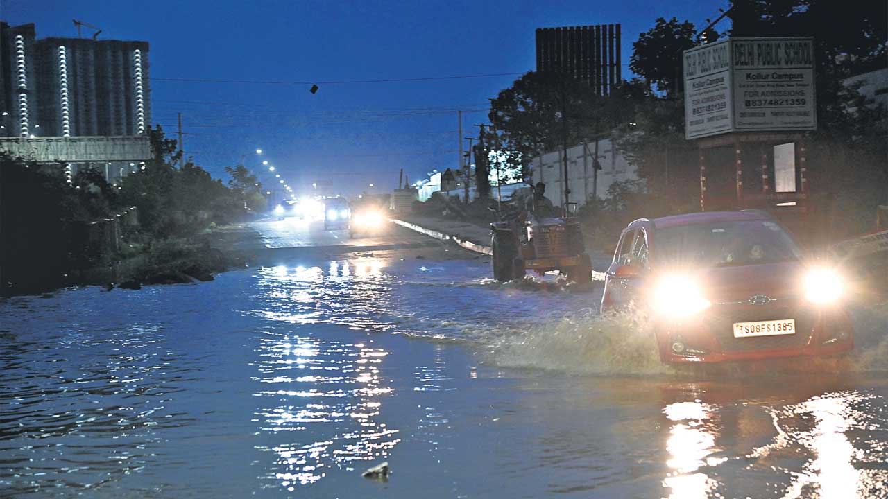 Rain alert |  రాబోయే మూడ్రోజులు ఉరుములు, మెరుపులతో వర్షాలు