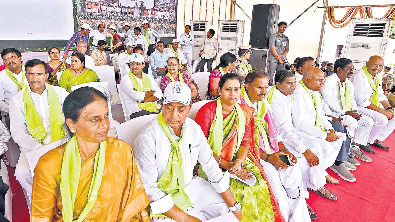 నీళ్లిస్తాం.. రైలు తెస్తాం