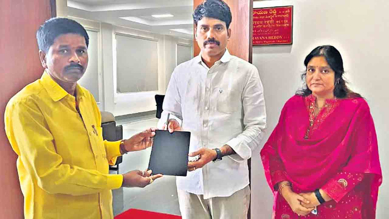 ఉపాధ్యాయులకు ట్యాబ్లు