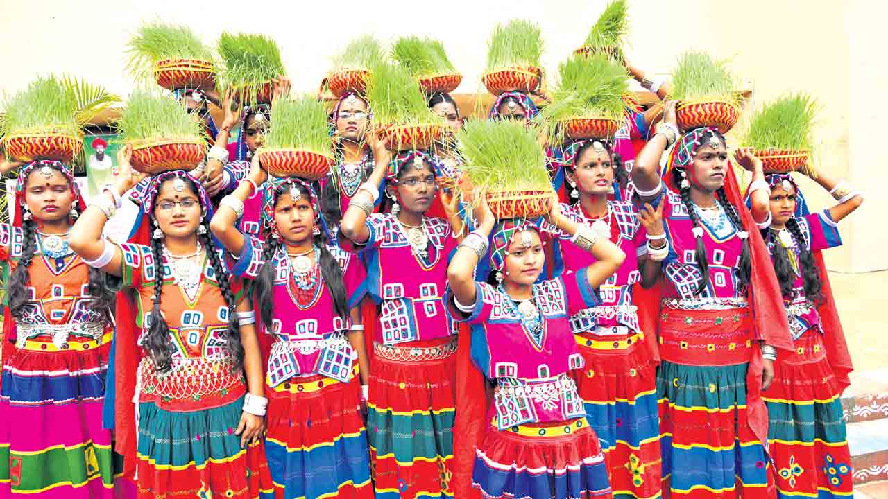 ప్రగతి బాటలో తండాలు