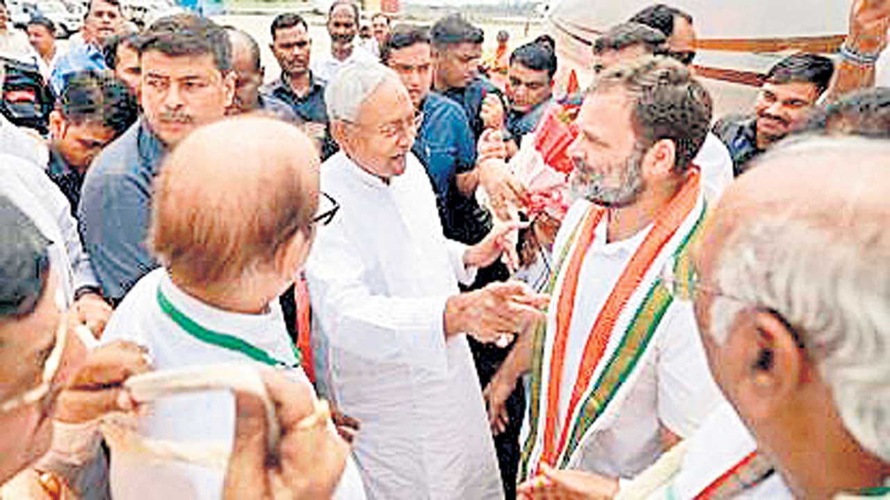 రాహుల్‌ గాంధీ ద్వంద్వ నీతి