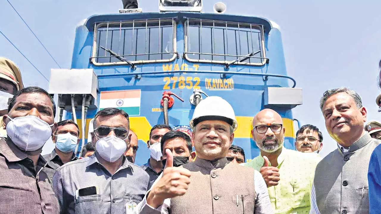 Odisha Train Accident | కవచ్‌ ఉంటే ఈ ఘోరం తప్పేది.. కోరమాండల్‌ ఎక్స్‌ప్రెస్‌ బ్రేకులు వాటికవే పడేవి