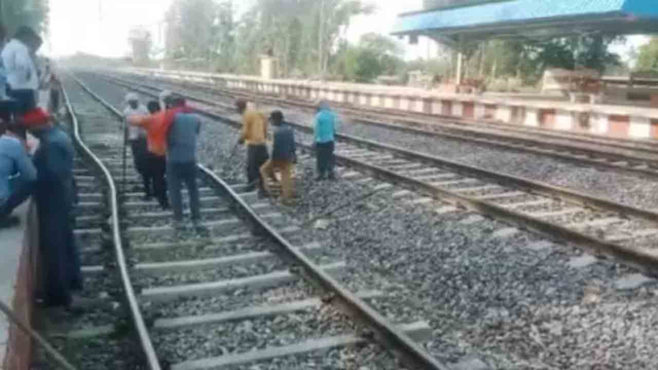 Railway tracks melt | కరిగిన రైలు పట్టాలపై వెళ్లిన ఎక్స్‌ప్రెస్‌ రైలు.. తప్పిన పెను ప్రమాదం