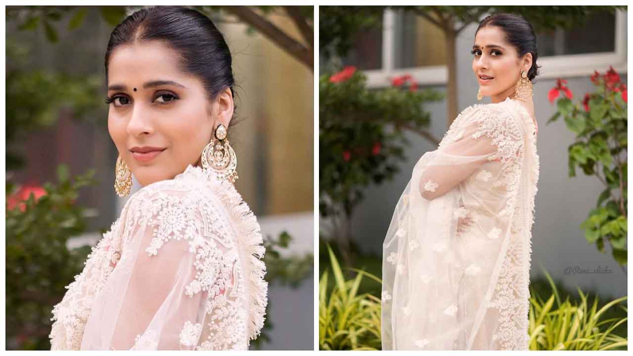 Rashmi Gautam | వైట్ డ్రెస్‌లో కేకపెట్టిస్తున్న రష్మి గౌతమ్..