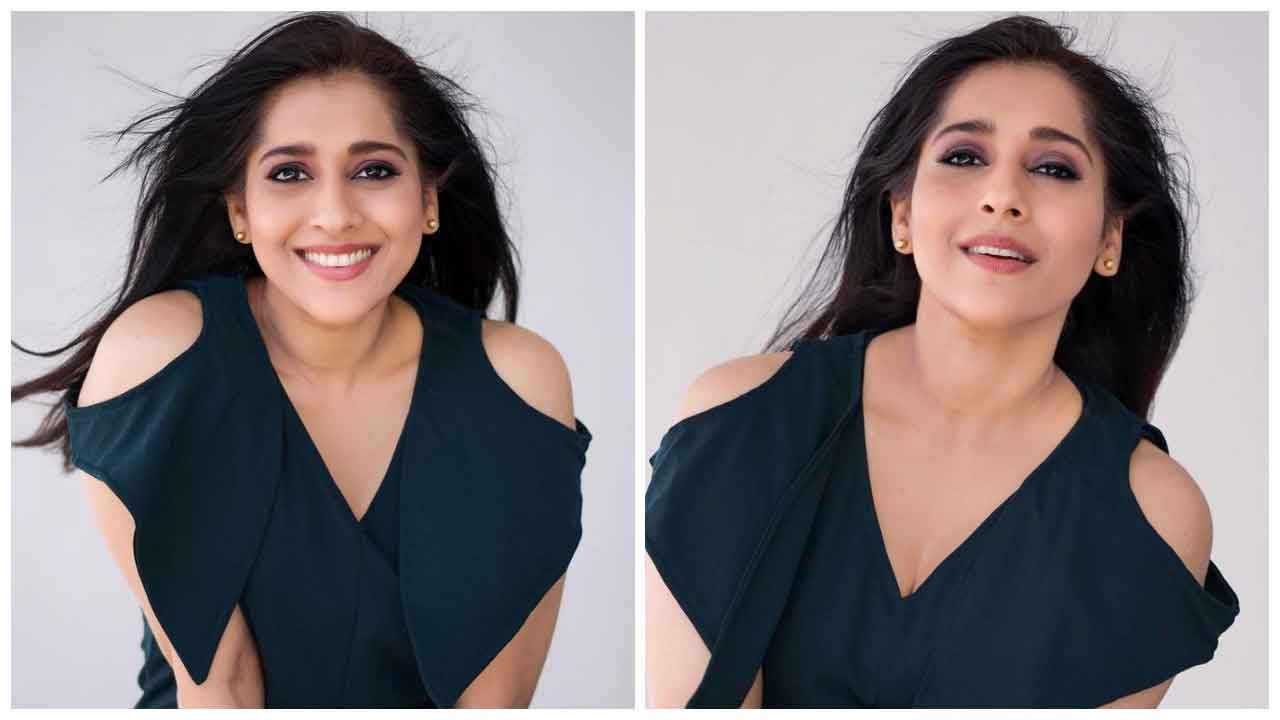 Rashmi Gautam | చిరునవ్వుతో ప్రాణాలు తీస్తున్న రష్మి గౌతమ్..