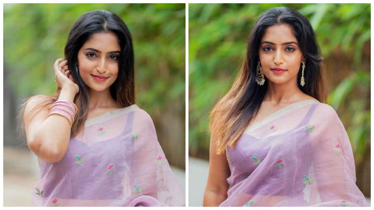 Reba Monica John | చీరకట్టులో ప్రాణాలు తీస్తున్న రెబా మోనికా జాన్‌..