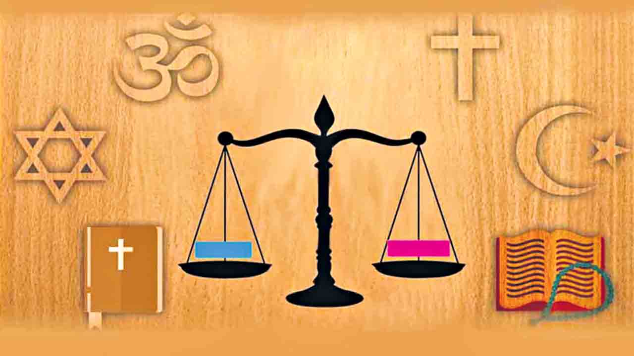 UCC |  మతాచారాలను గౌరవించండి.. వైరుధ్యాలు ప్రజాస్వామ్యానికి సూచికంటూ యూసీసీని వ్యతిరేకించిన లా కమిషన్‌