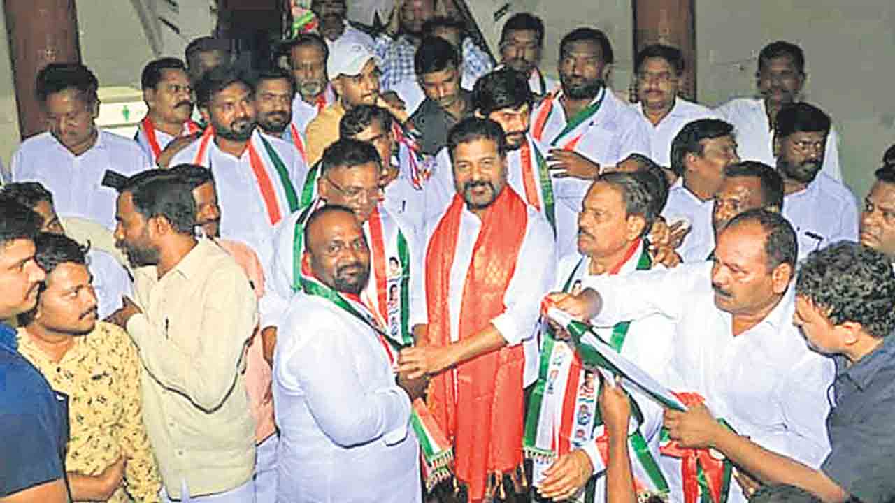 కాంగ్రెస్‌ నుంచి కాంగ్రెస్‌లోకి..