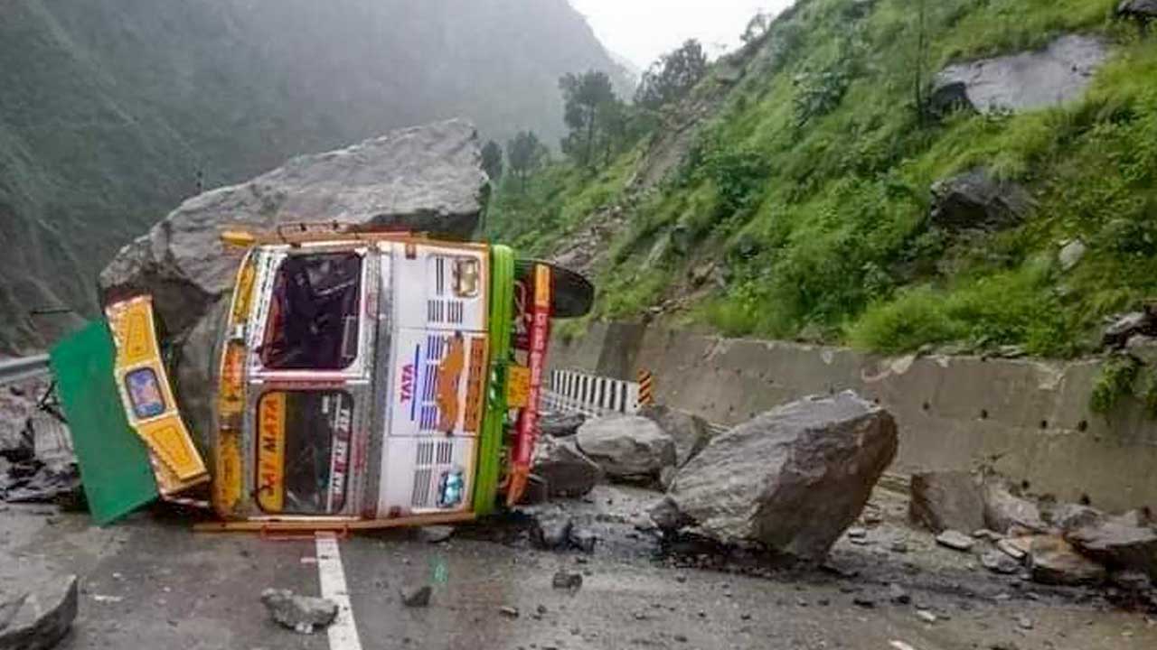 Heavy rains | హిమాచల్‌ప్రదేశ్‌లో ఎడతెగని వర్షాలు.. 20 రహదారుల్లో నిలిచిన రాకపోకలు