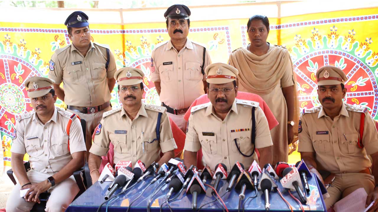 పిల్లల విక్రయ కేసులో పలువురి అరెస్ట్‌