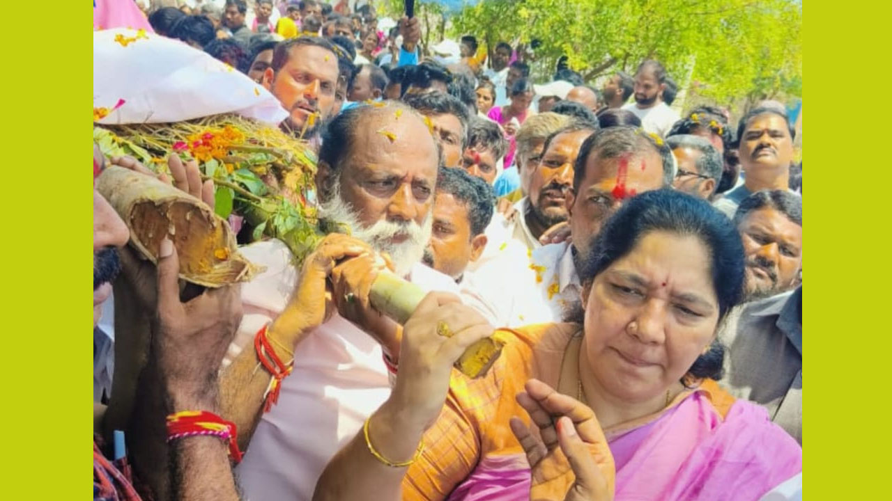 Minister Satyavathi Rathod | కుసుమ జగదీశ్‌ పాడెమోసిన మంత్రి సత్యవతి రాథోడ్