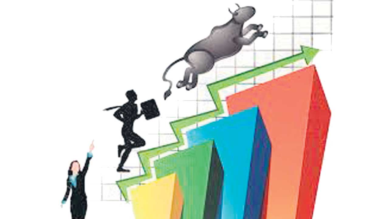 రికార్డుల హోరు