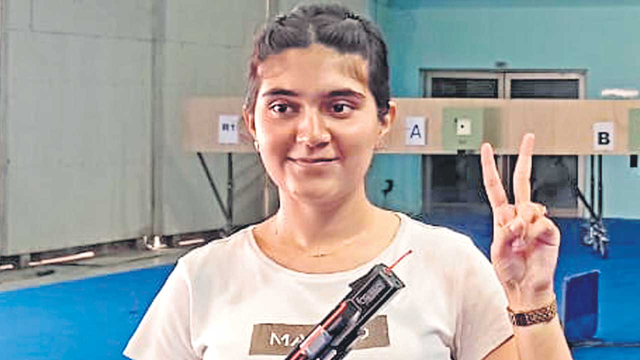 ఇషా గోల్డెన్‌ షూట్‌