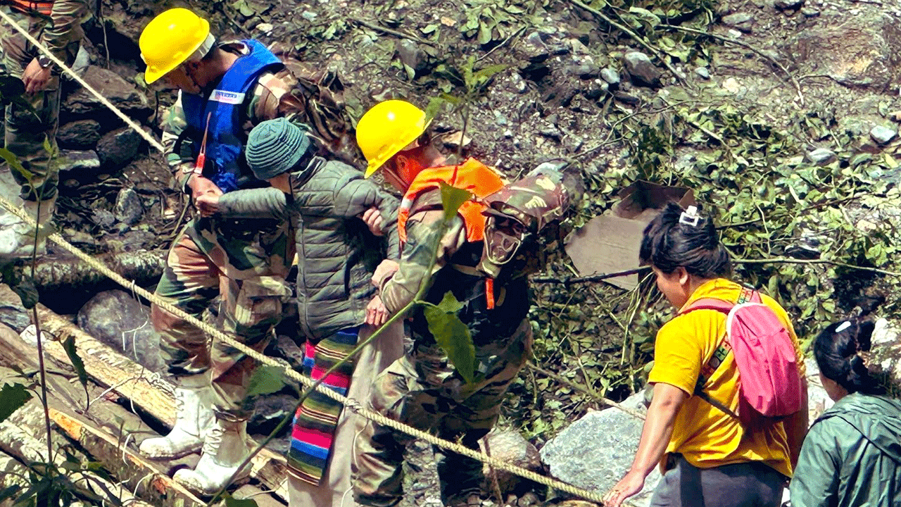 Sikkim Floods | వరదలతో అతలాకుతలమైన సిక్కిం.. మరో 300 మంది పర్యటకులను రక్షించిన అధికారులు