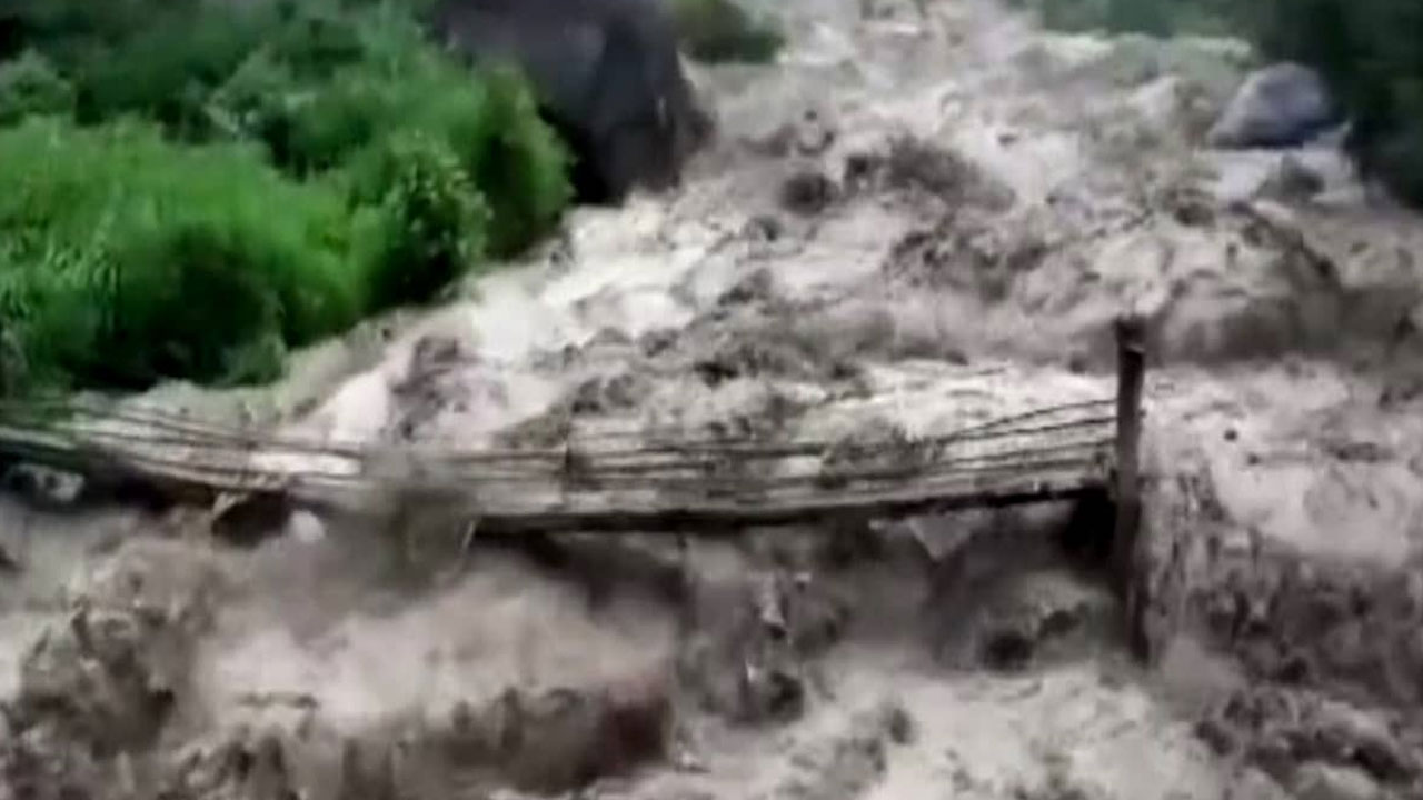 Sikkim | సిక్కింలో కుంభవృష్టి.. ఆకస్మిక వరదతలో చిక్కుకుపోయిన 2 వేలమందికిపైగా పర్యాటకులు