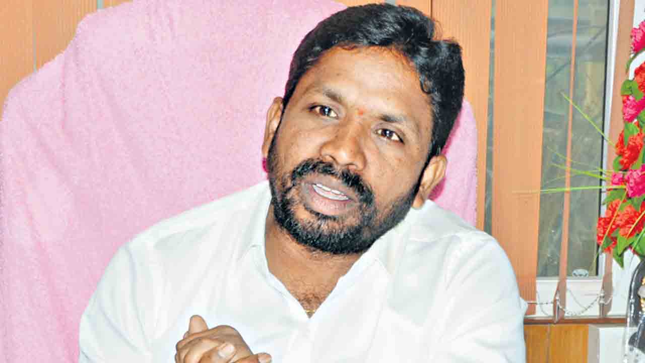 విద్యారంగ విజయాలను వివరించాలి