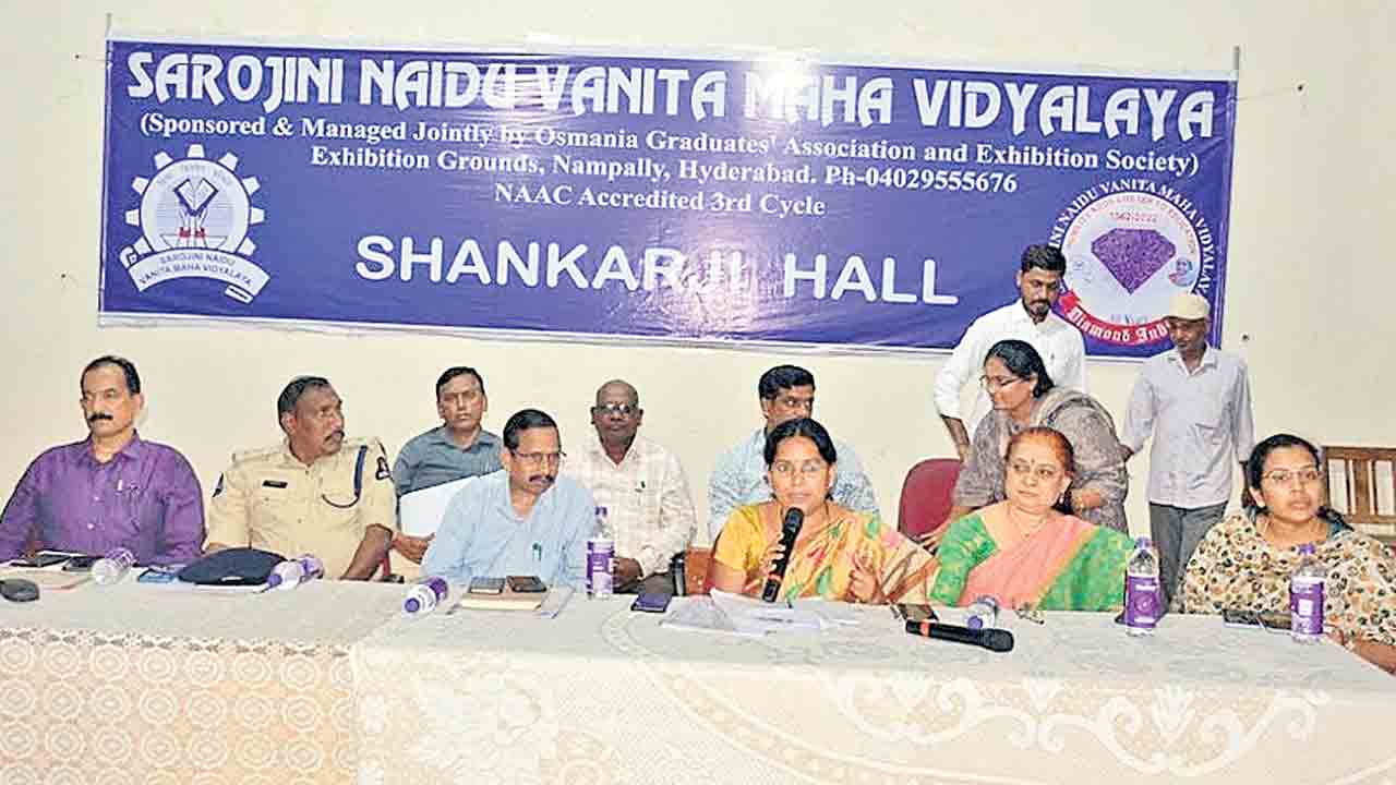 గ్రూప్‌-4 పరీక్షలను సజావుగా నిర్వహించండి