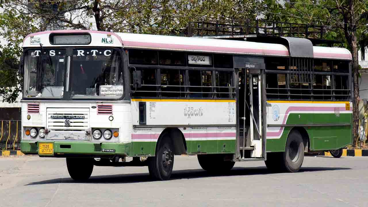 ప్రభుత్వ విద్యార్థులకు ఫ్రీ బస్‌పాస్‌లు