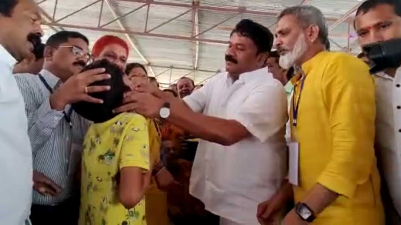 Minister Talasani Srinivas Yadav | ప్రసాదం కోసం వచ్చే ప్రతి ఒక్కరికీ చేప మందు అందిస్తాం: మంత్రి తలసాని