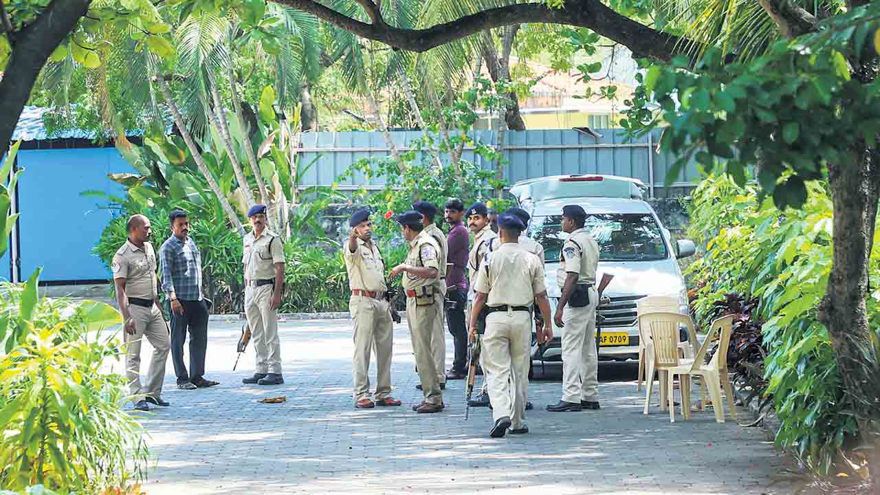 సచివాలయంలో ఈడీ సోదాలు!