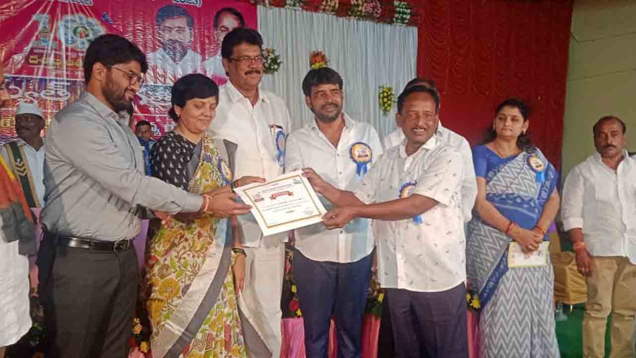 చీకటి బతుకుల్లో వెలుగు