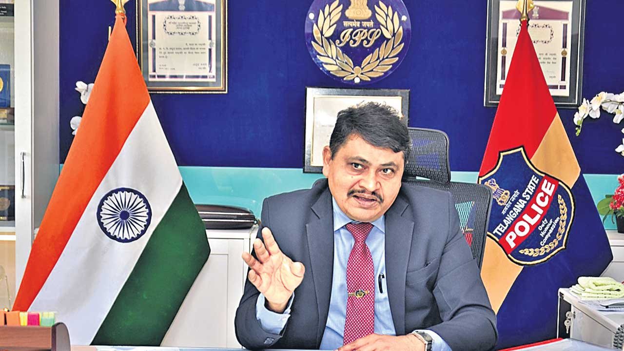 సినీఫక్కీలో సీఐడీ వేట