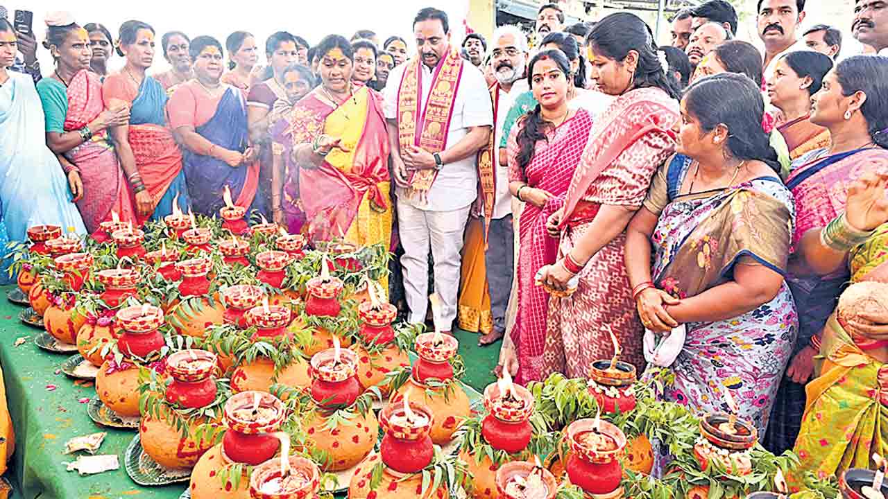 భక్తి శ్రద్ధలతో ఆధ్యాత్మిక వేడుకలు