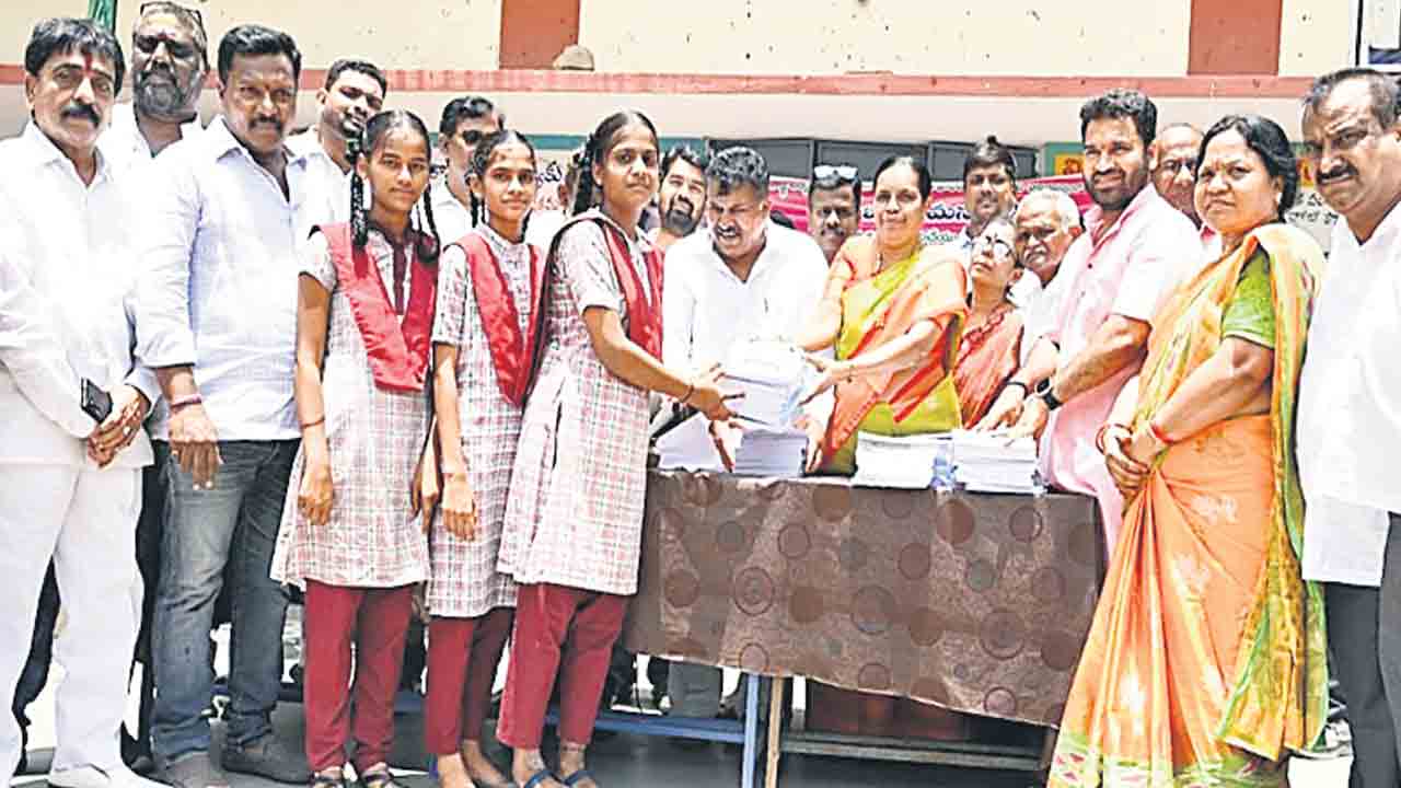 విద్యార్థులకు ప్రభుత్వం మెరుగైన విద్య