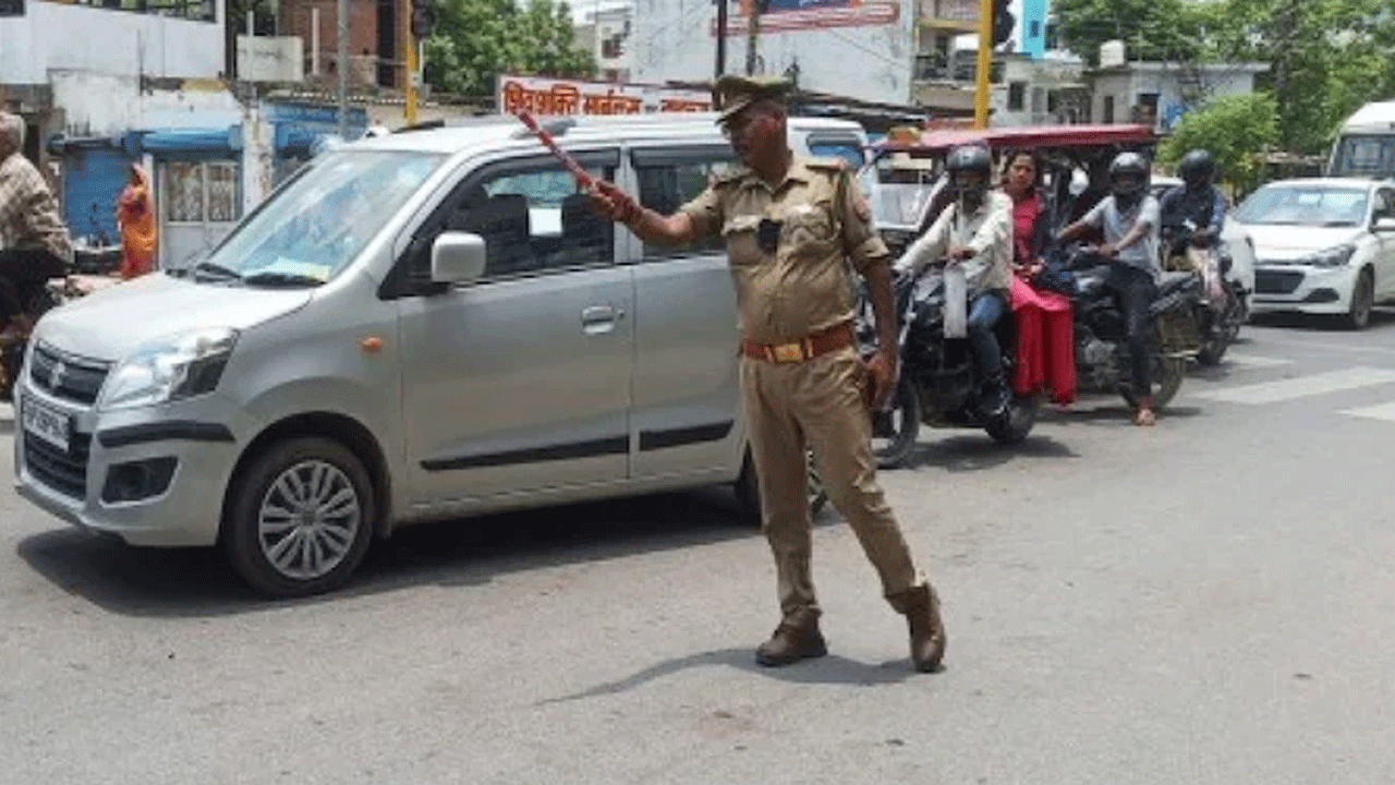 Taffic Rules | ట్రాఫిక్ రూల్స్ బ్రేక్ లో రికార్డు.. ఏకంగా 70 చలాన్లు అందుకున్న యూపీ వ్యక్తి