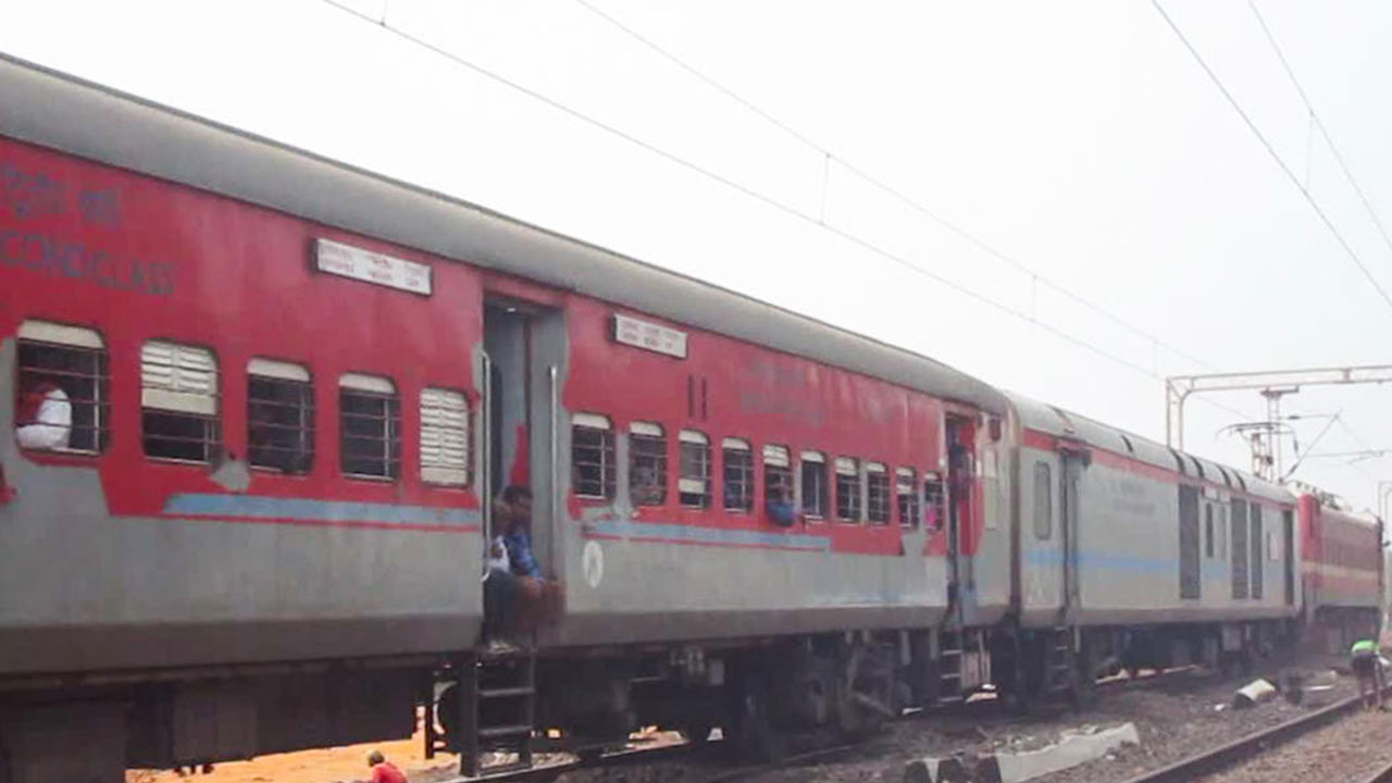 Sanghamitra Express | బెంగళూరు సంఘమిత్ర ఎక్స్‌ప్రెస్‌కు తప్పిన ప్రమాదం