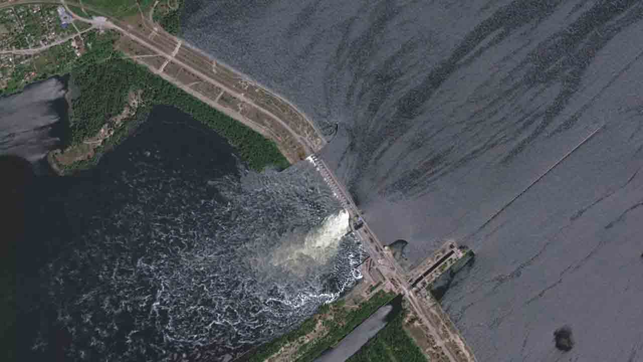 Nova Kakhovka dam | ఉక్రెయిన్‌లోని కీలకమైన డ్యామ్‌ పేల్చివేత.. ప్రమాదంలో ఖేర్సాన్‌ ప్రాంతం