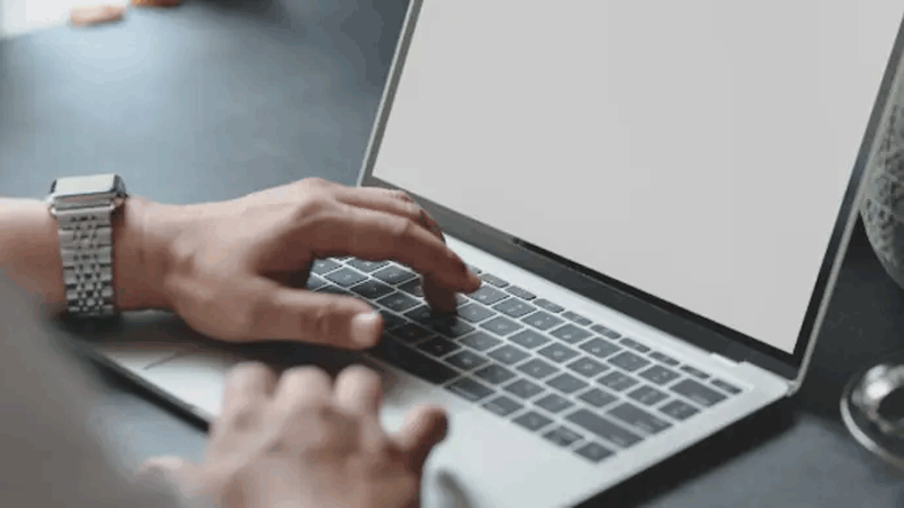 Uttar Pradesh | చొక్కా లేకుండా సమావేశాలకు హాజరైన విద్యాశాఖ అధికారి.. సస్సెండ్ చేసిన డైరెక్టర్ ఆఫ్ జనరల్