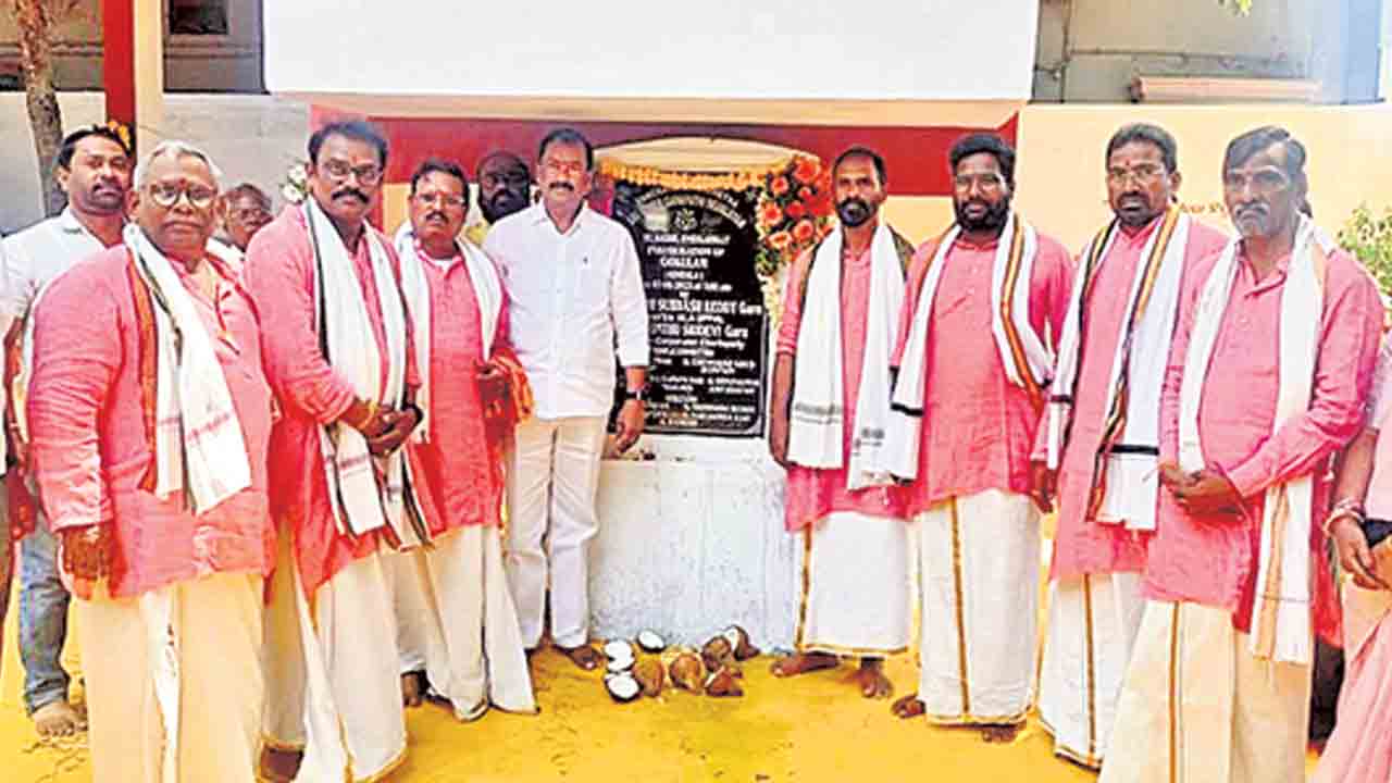 ఆలయాల అభివృద్ధికి సీఎం కేసీఆర్‌ కృషి