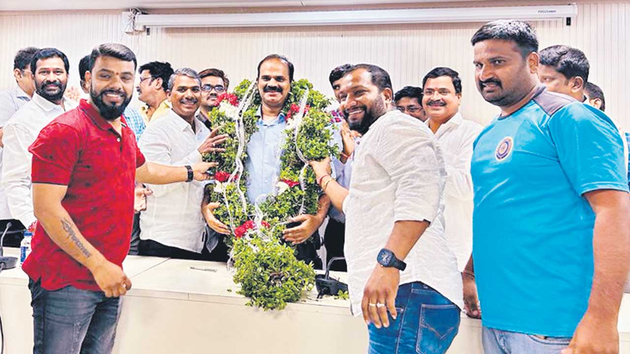 టీసీటీజీవోఏ అధ్యక్షుడిగా శ్రీనివాసరెడ్డి