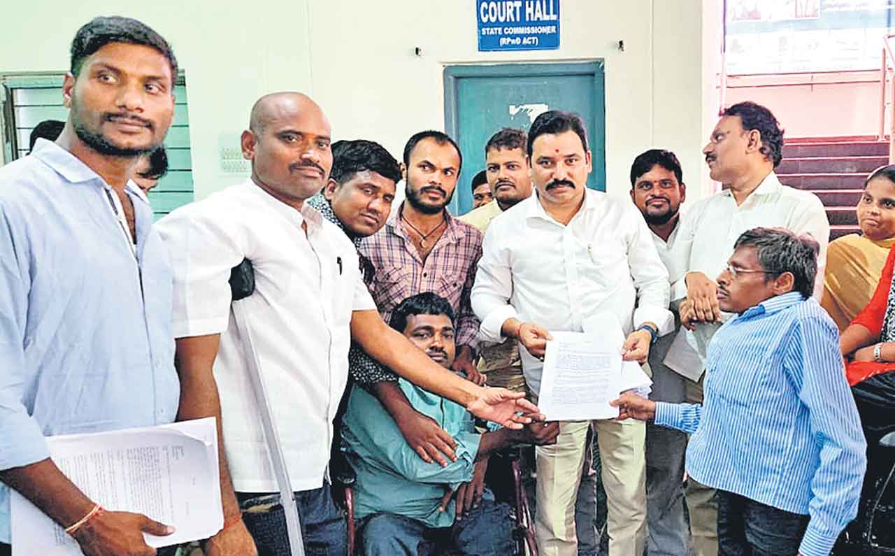 శారీరక దివ్యాంగుల ఉద్యోగ సాధన సమితి వినతి