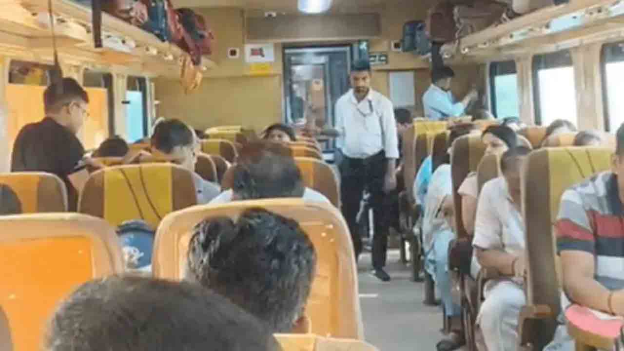 Vande Bharat train | వందే భారత్‌కు టిక్కెట్‌ బుక్‌ చేసుకుంటే.. మరో చెత్త రైలును నడిపిన రైల్వే